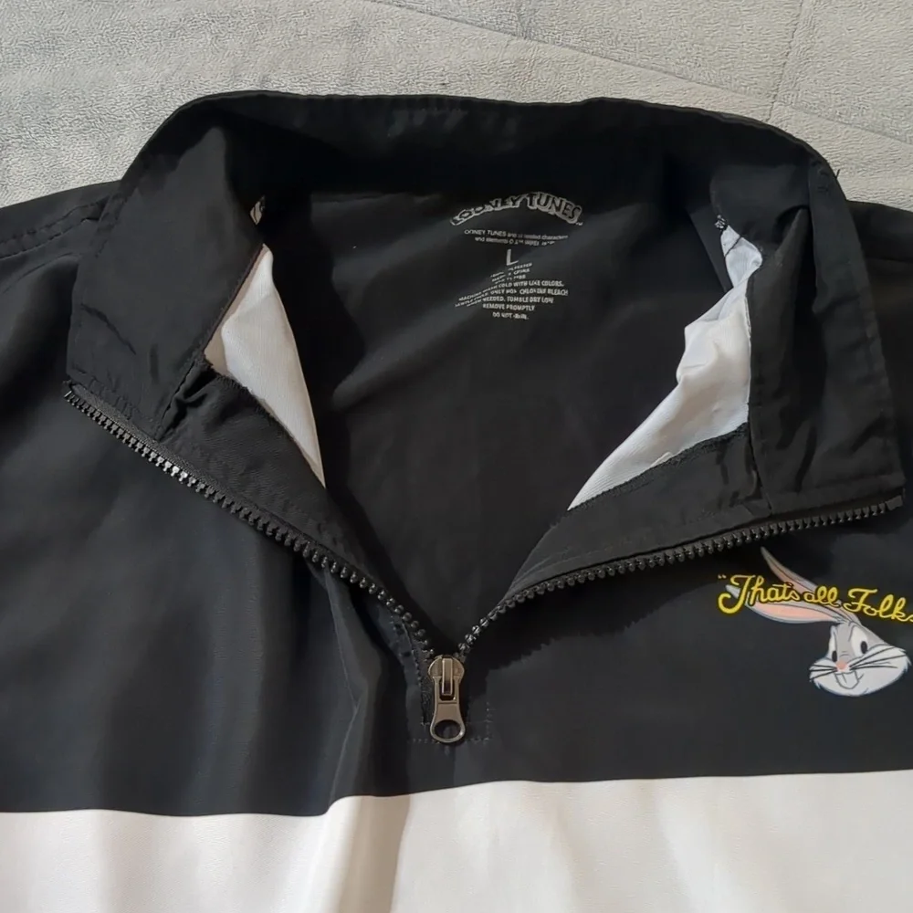 Looney tunes windbreaker size Large Juniors - Picture 9 of 9